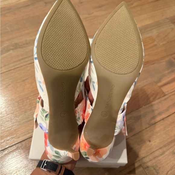 Brand new in box*Bandolino Women’s Millie Floral Pump - Picture 6 of 8
